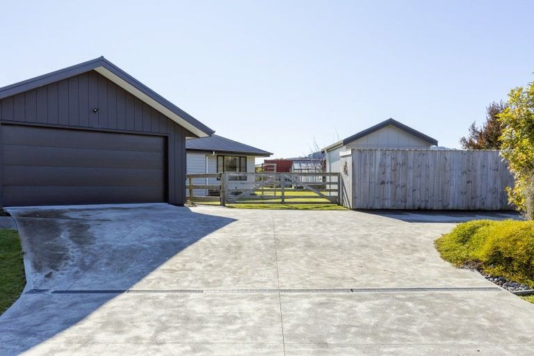 Photo of property in 3 Karaka Place, Kinloch, Taupo, 3377