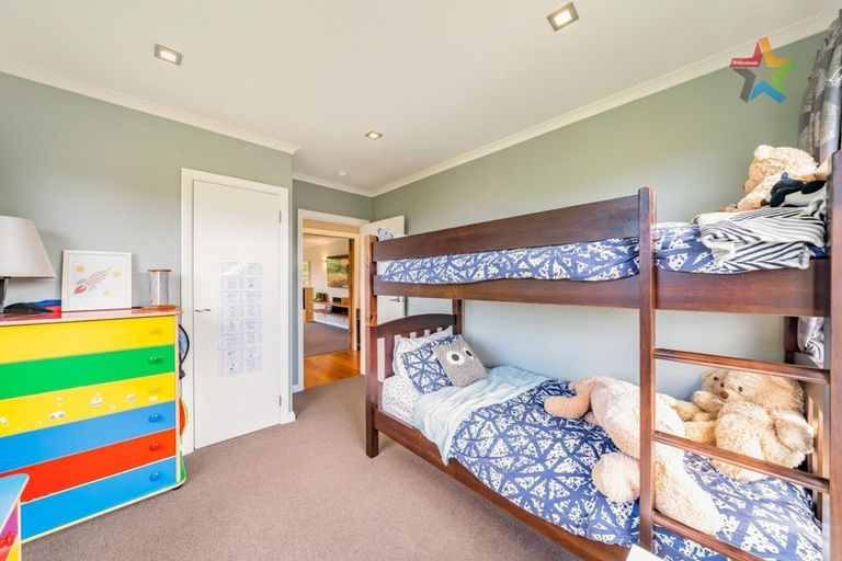 Photo of property in 188 Miromiro Road, Normandale, Lower Hutt, 5010