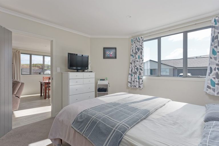 Photo of property in Waterview Estate, 44/4 Greystone Place, Omokoroa, 3114