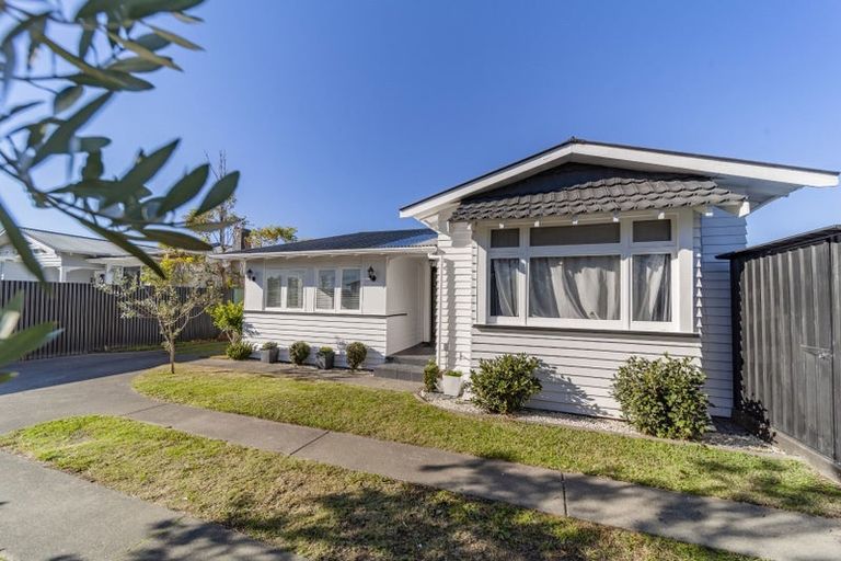 Photo of property in 15 Taradale Road, Marewa, Napier, 4110