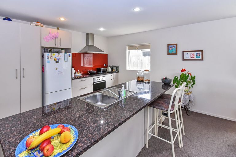 Photo of property in 124 Popokatea Drive, Takanini, 2112