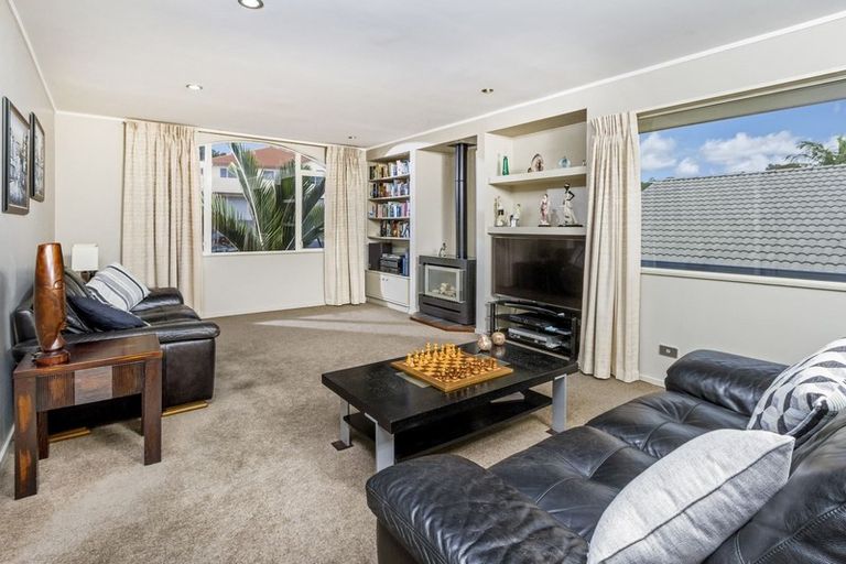 Photo of property in 18 Carnmore Place, Torbay, Auckland, 0630