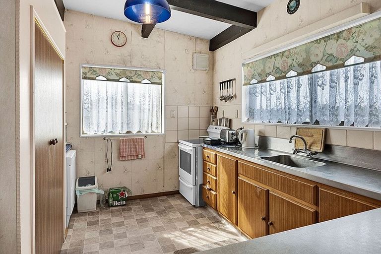 Photo of property in 10 Green Lane, Hawera, 4610