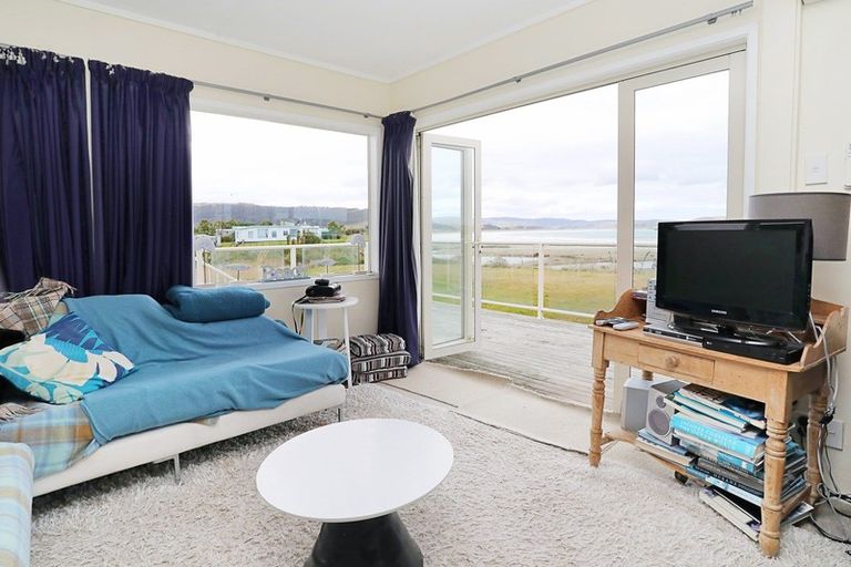 Photo of property in 491 Waikawa-curio Bay Road, Curio Bay, Tokanui, 9884