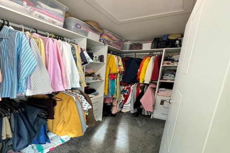 Photo of property in 8 Pakaraka Drive, Papakura, 2110