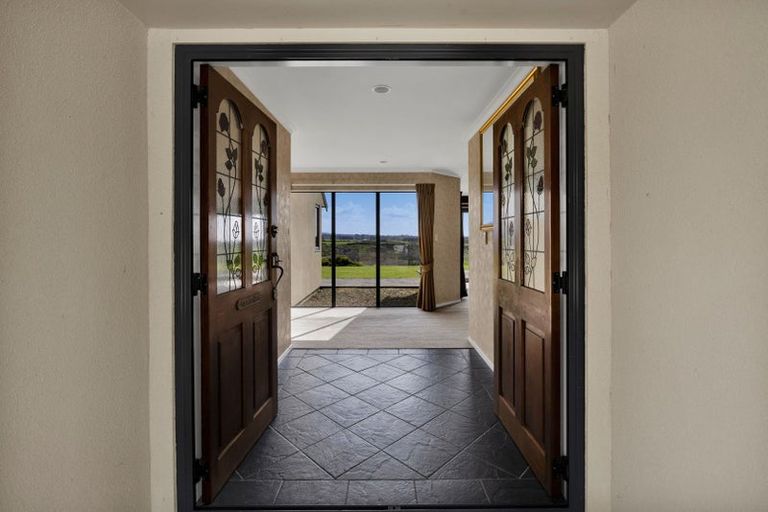 Photo of property in 311 Croydon Road, Midhirst, Stratford, 4394