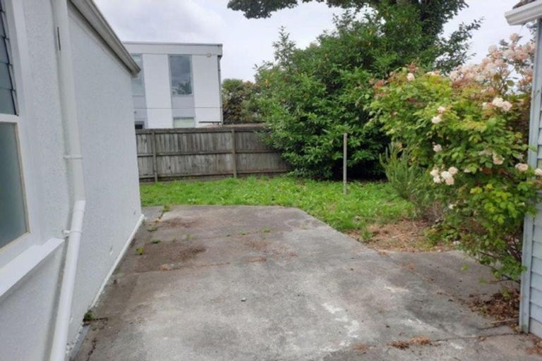Photo of property in 56 Aikmans Road, Merivale, Christchurch, 8014