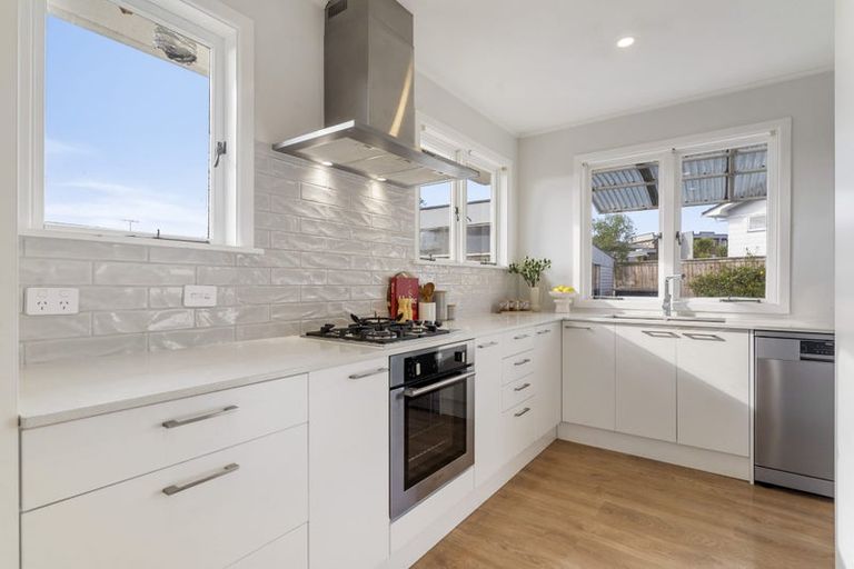 Photo of property in 13 Sheehan Road, Te Atatu South, Auckland, 0610