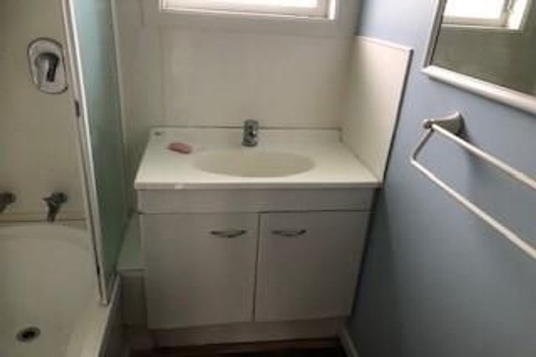 Photo of property in 4 Kereru Street, Henderson, Auckland, 0612