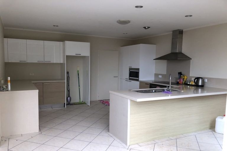 Photo of property in 11 Murano Place, Chatswood, Auckland, 0626