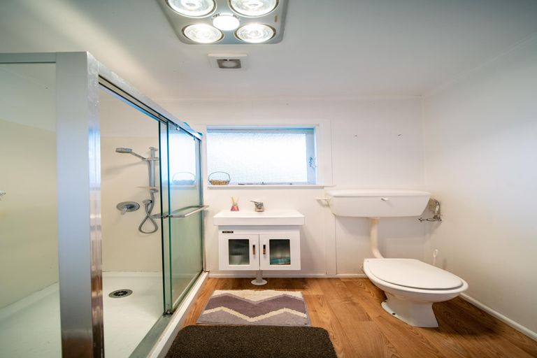 Photo of property in 2/8 Jennifer Place, Papatoetoe, Auckland, 2025