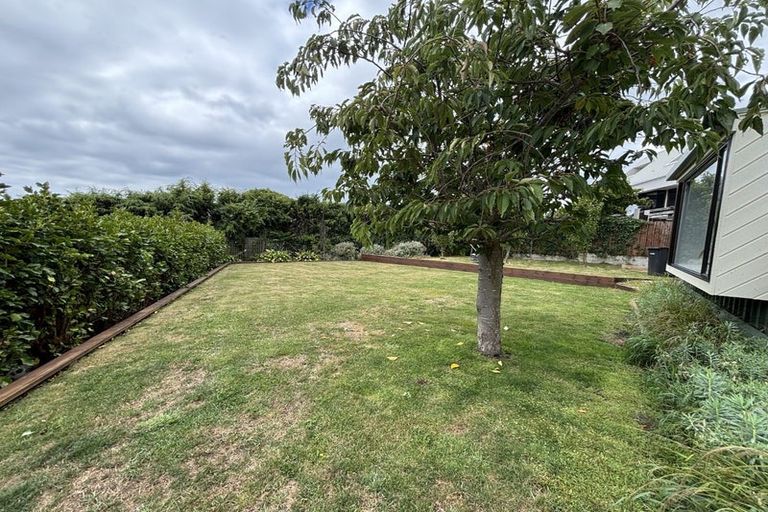 Photo of property in 5 Drayton Drive, Mount Pleasant, Christchurch, 8081