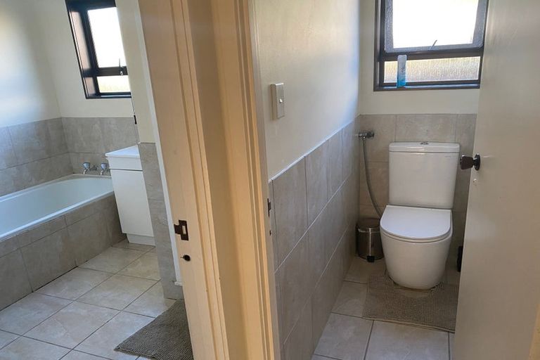 Photo of property in 2/59a Norwood Road, Bayswater, Auckland, 0622