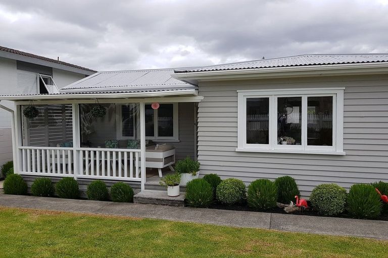 Photo of property in 12 Dallinghoe Crescent, Milford, Auckland, 0620