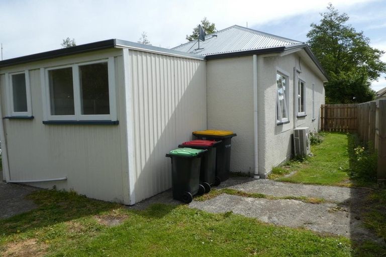 Photo of property in 10 Defoe Place, Waltham, Christchurch, 8023