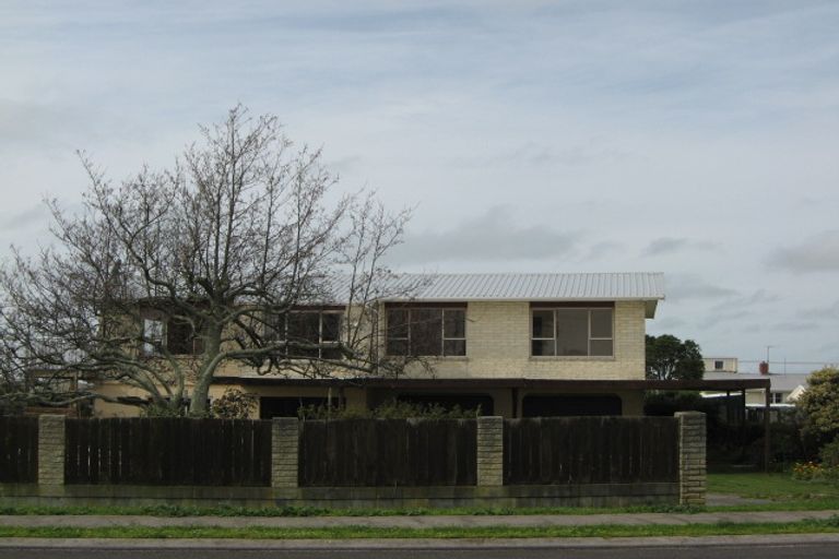 Photo of property in 100 Domett Street, Waitara, 4320