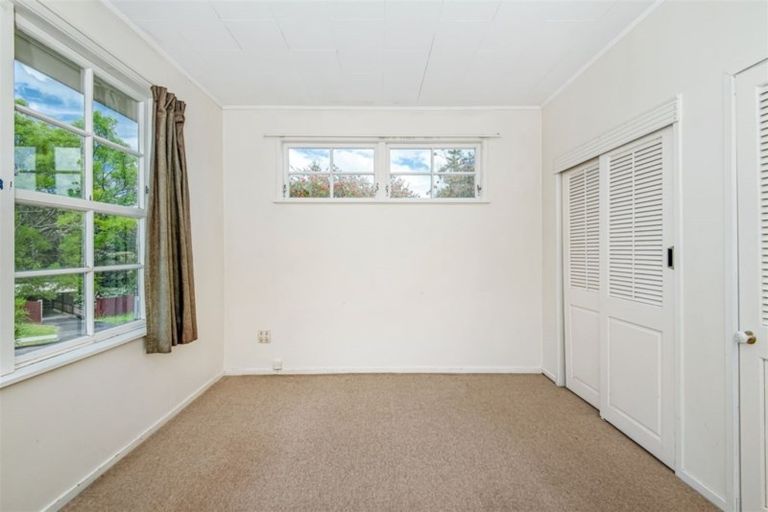 Photo of property in 61 Easton Park Parade, Glenfield, Auckland, 0629
