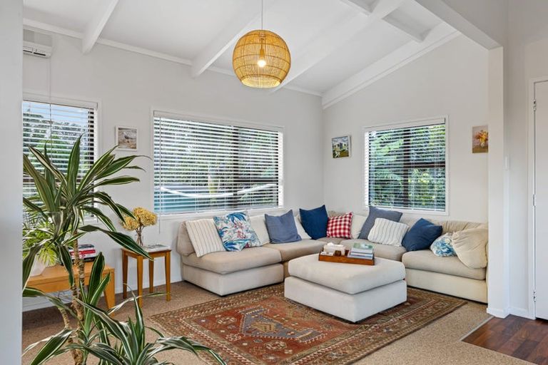 Photo of property in 3 Leigh Road, Leigh, 0985