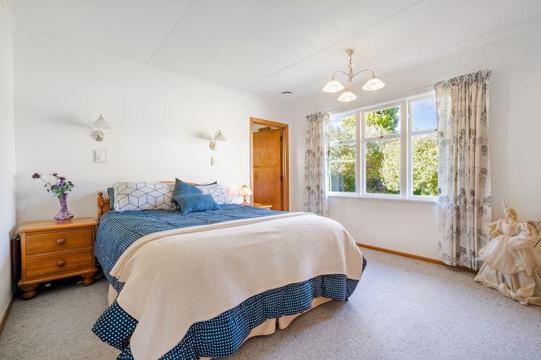 Photo of property in 16 Tomo Street, New Lynn, Auckland, 0600