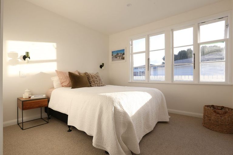 Photo of property in 26b Clinton Avenue, Te Atatu Peninsula, Auckland, 0610