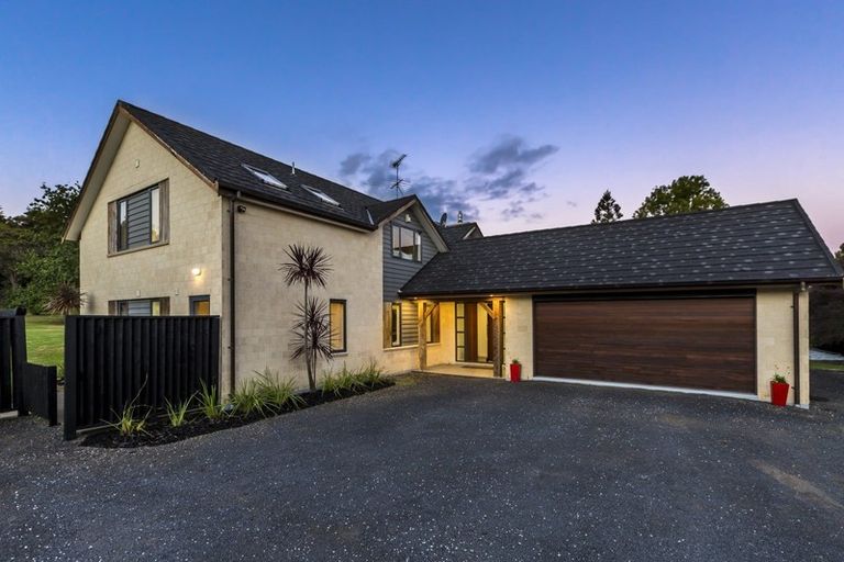 Photo of property in 7 Whangaparaoa Road, Red Beach, 0932