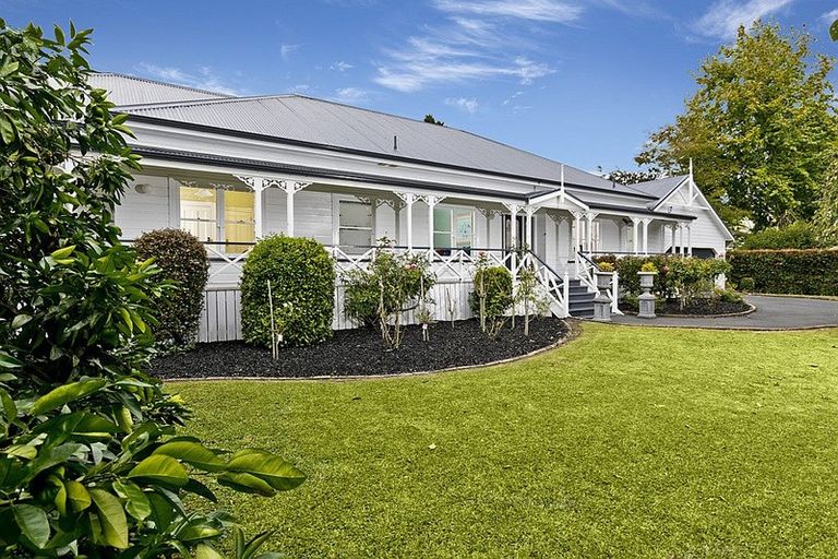 Photo of property in 9 Birchwood Grove, Greenhithe, Auckland, 0632