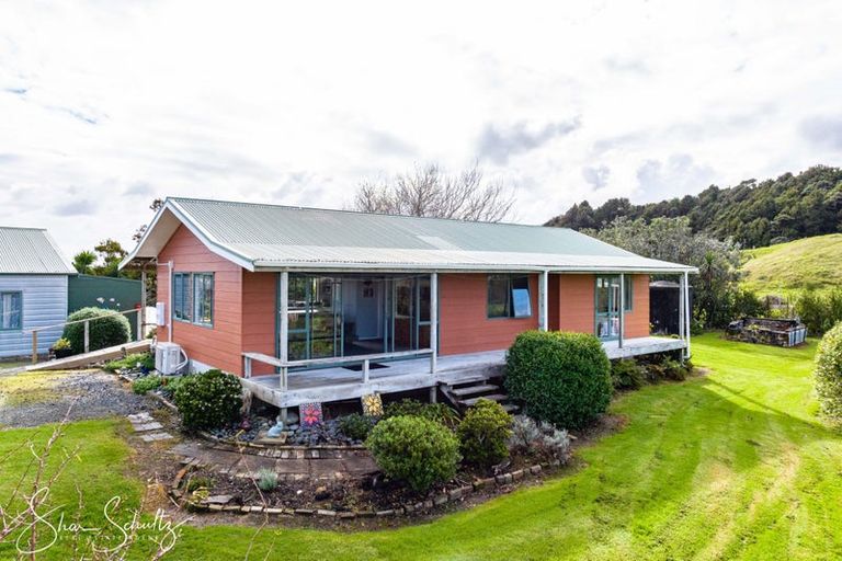 Photo of property in 7 Te Opi Road East, Whakapirau, Maungaturoto, 0583