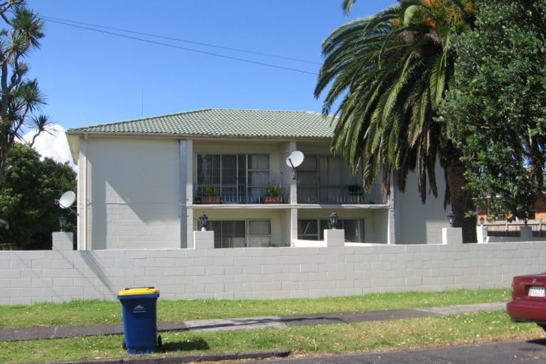 Photo of property in 15 Queen Mary Avenue, New Lynn, Auckland, 0600