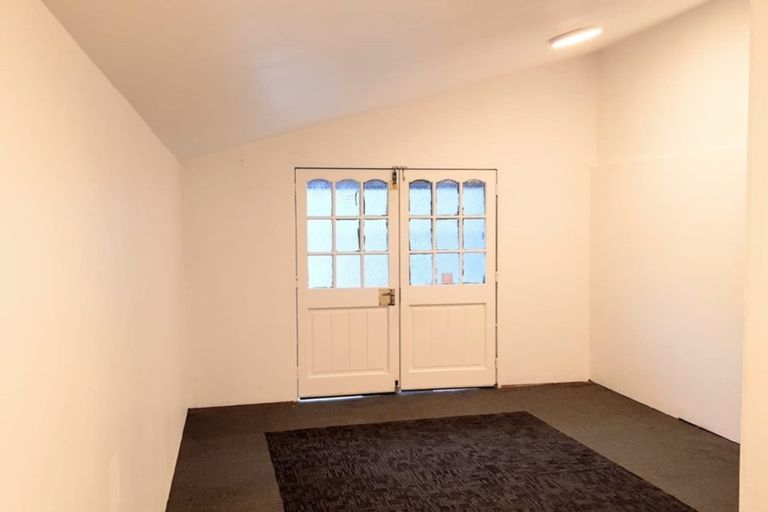 Photo of property in 16 Albert Road, Kelston, Auckland, 0602