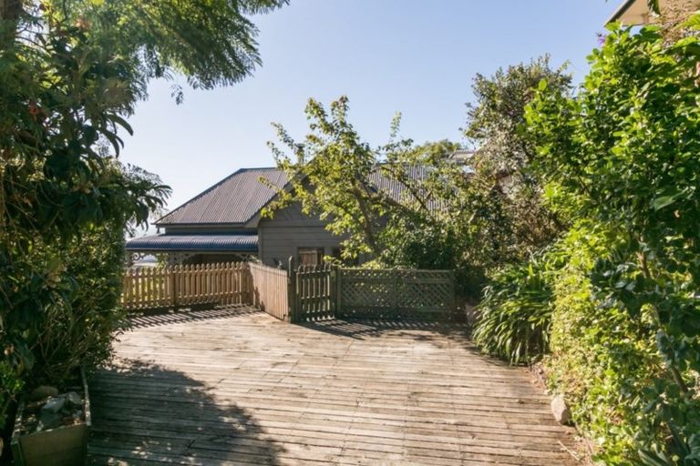 Photo of property in 129 Chaucer Road, Hospital Hill, Napier, 4110