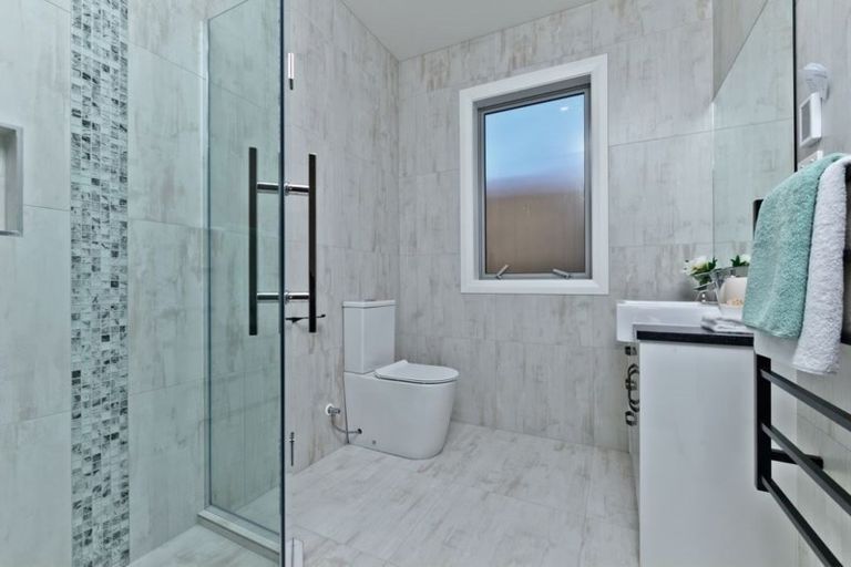 Photo of property in 17 Kuawa Drive, Kumeu, 0810