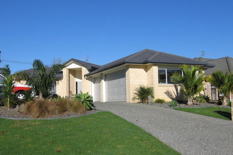 Photo of property in 2 Landing Drive, Albany, Auckland, 0632