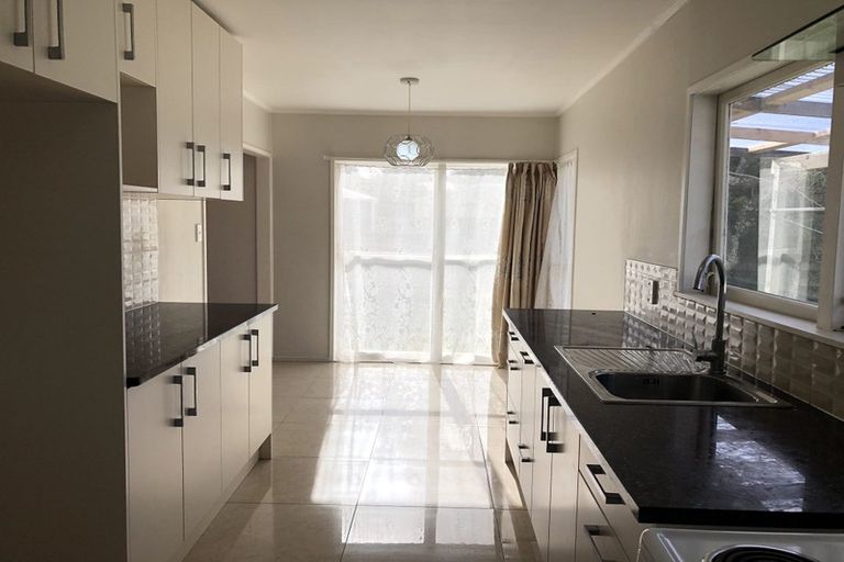 Photo of property in 17 Ascot Avenue, Henderson, Auckland, 0610