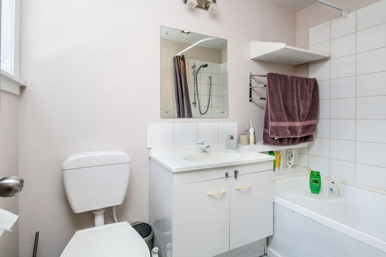 Photo of property in 89 Laingholm Drive, Laingholm, Auckland, 0604