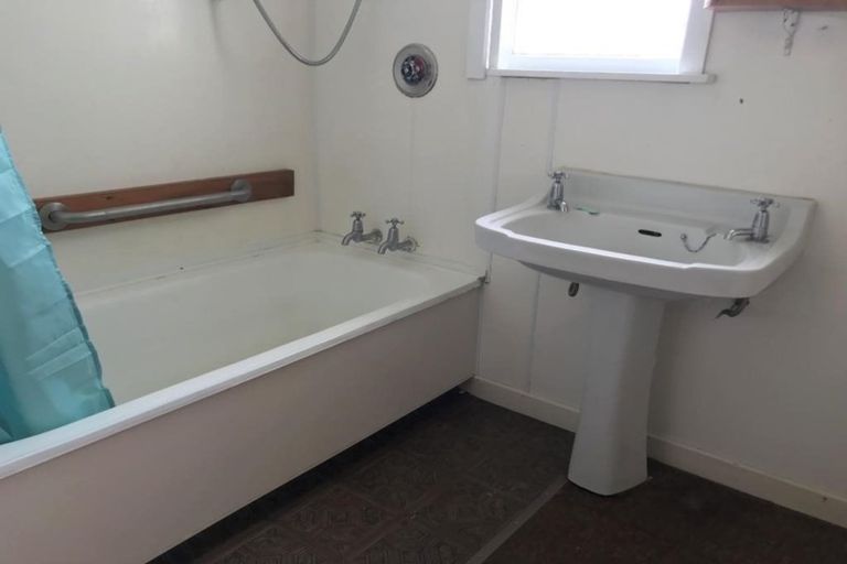 Photo of property in 221 Mangorei Road, Merrilands, New Plymouth, 4312