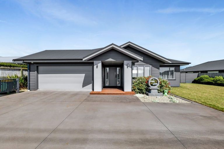 Photo of property in 17 Honeyfield Drive, Whalers Gate, New Plymouth, 4310