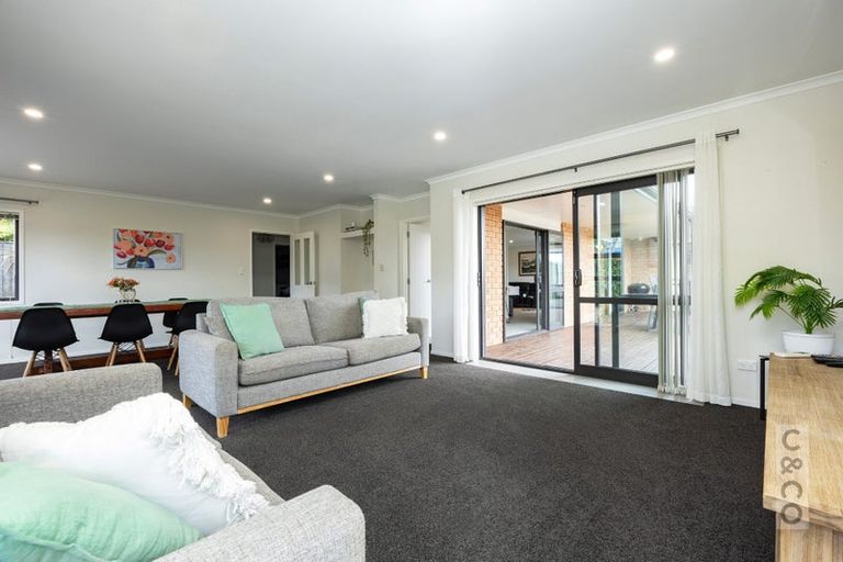 Photo of property in 42 Gilbransen Road, Kumeu, 0810