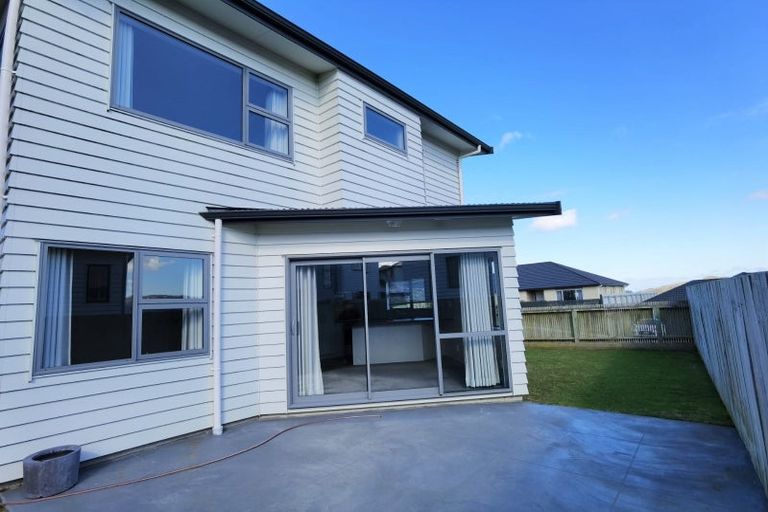 Photo of property in 5a Sandino Place, Grenada Village, Wellington, 6037