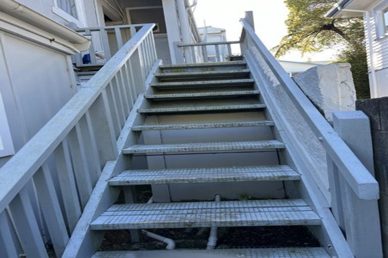 Photo of property in 4/5 Benares Street, Khandallah, Wellington, 6035