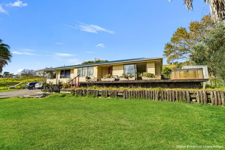 Photo of property in 2257 South Head Road, South Head, Helensville, 0874