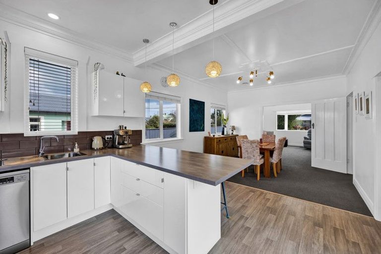 Photo of property in 18 Albion Street, Hawera, 4610