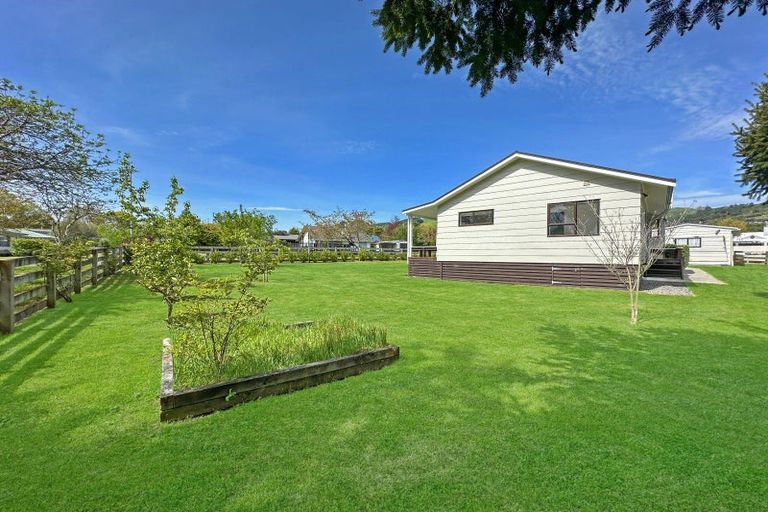 Photo of property in 10 Antonia Place, Kinloch, Taupo, 3377