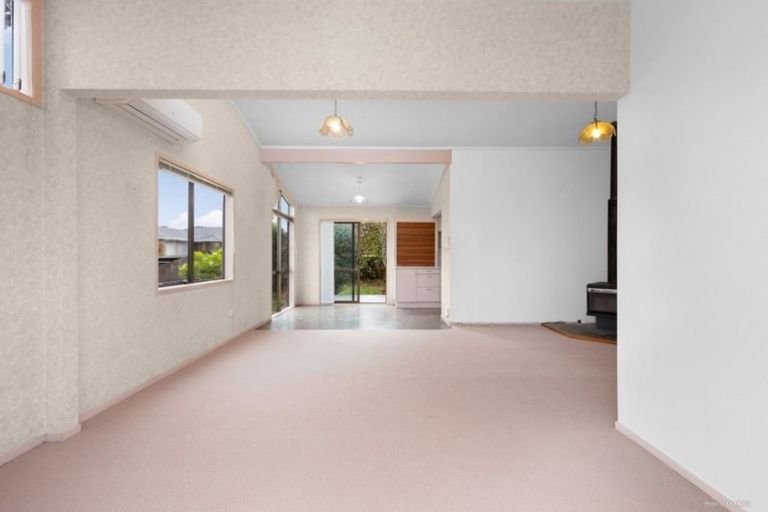 Photo of property in 51 Hobsonville Road, West Harbour, Auckland, 0618