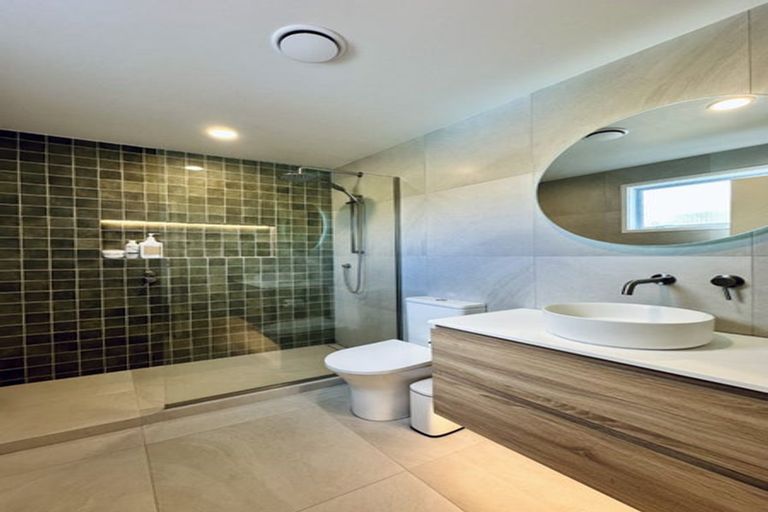 Photo of property in 8 John Dee Crescent, Red Beach, 0932
