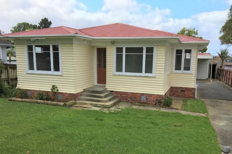 Photo of property in 16 Beaubank Road, Kelston, Auckland, 0602
