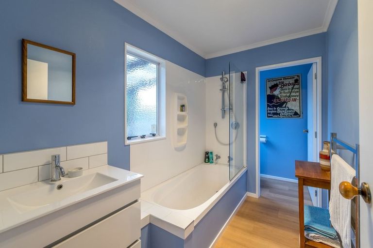 Photo of property in 35 Hicks Crescent, Waikanae Beach, Waikanae, 5036