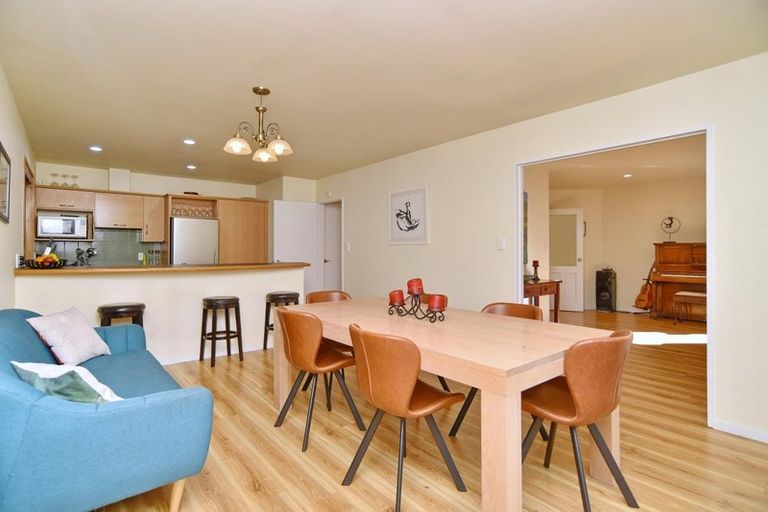 Photo of property in 114b Avonhead Road, Avonhead, Christchurch, 8042