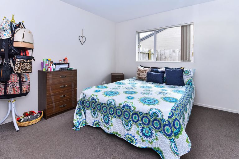 Photo of property in 124 Popokatea Drive, Takanini, 2112