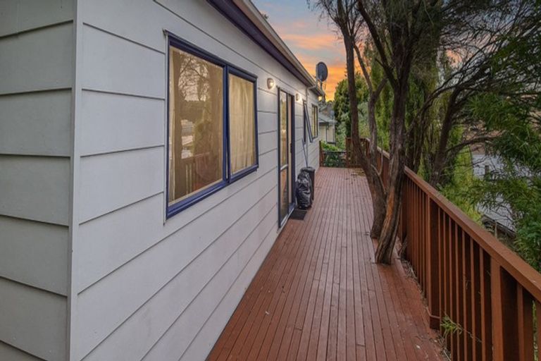 Photo of property in 9 Ngatoa Place, Glenfield, Auckland, 0629