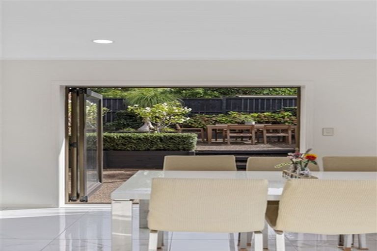 Photo of property in 3 Citation Way, Botany Downs, Auckland, 2010